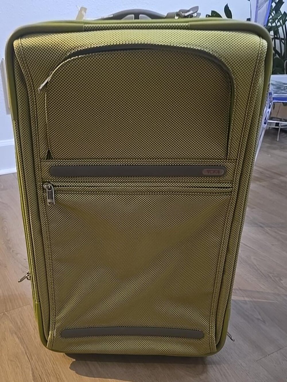 TUMI 22002LM 22” Lightweight Frequent Traveler Rolling Suitcase Lime Green NOS